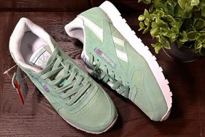 Reebok Classic мятные с белыми вставками