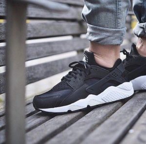 Кроссовки Nike Air Huarache черные с белым