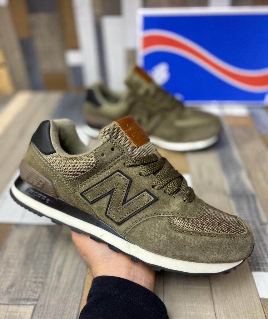 Купить кроссовки New Balance 574 зеленые болото в магазине Room78
