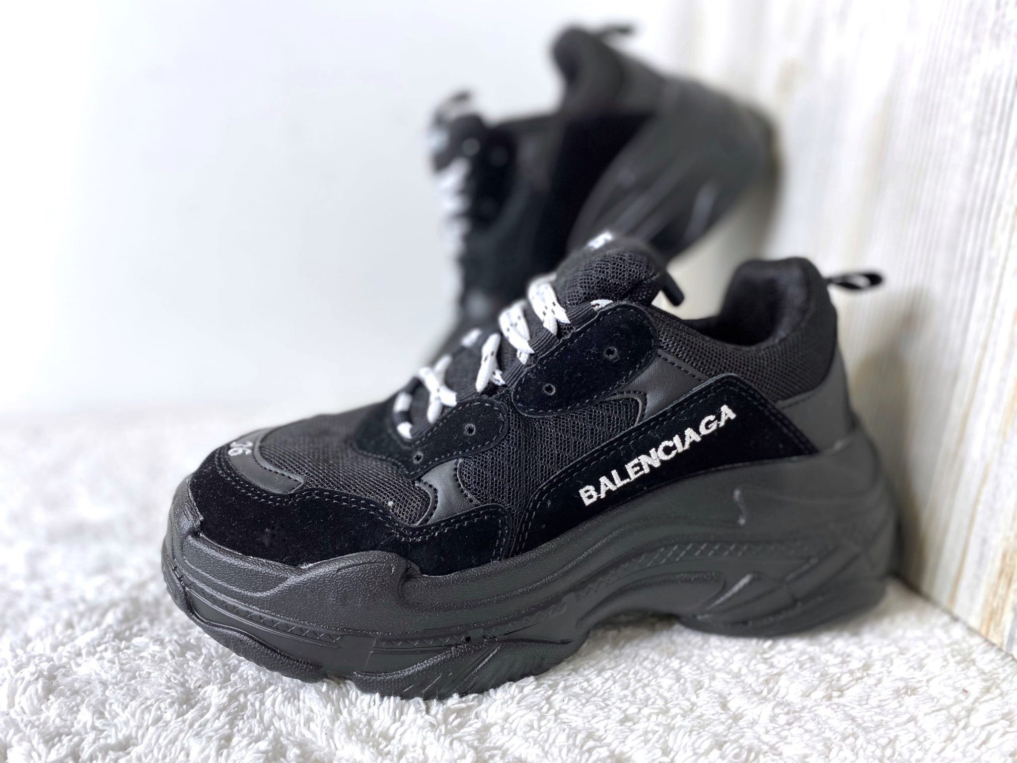 Купить кроссовки Balenciaga черные в шоуруме в СПб