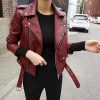 Купить женскую кожаную куртку бордового цвета в Санкт-Петербурге