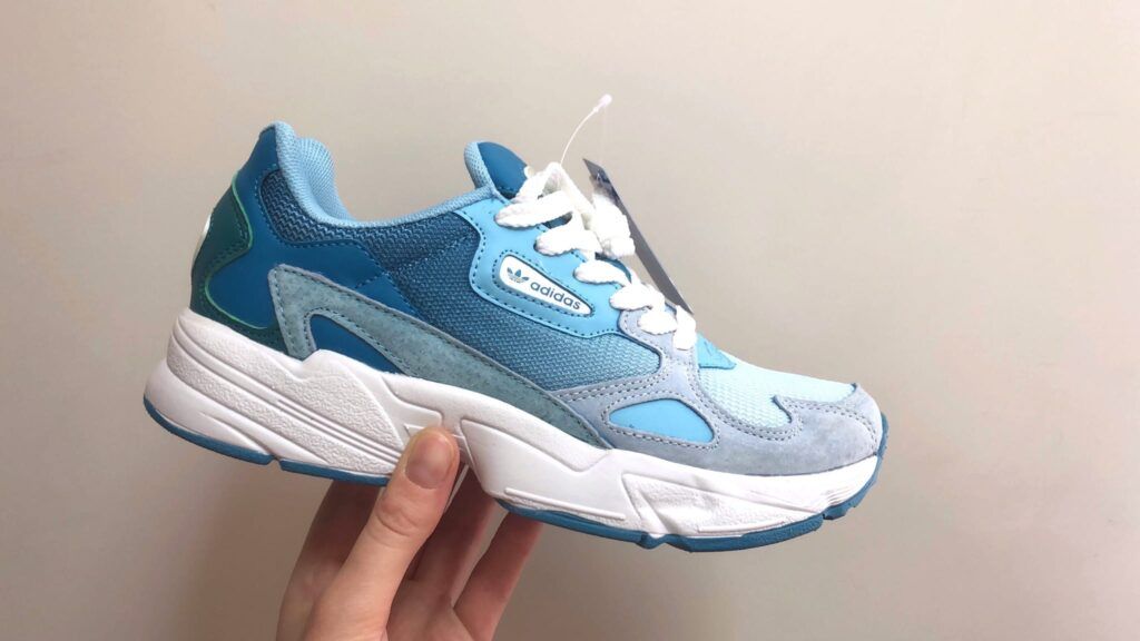 Купить голубые кроссовки Adidas Falcon в Санкт-Петербурге