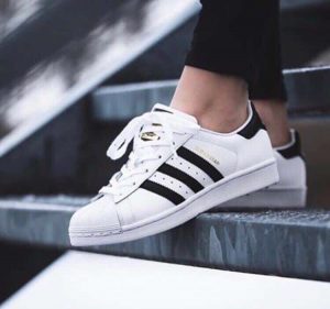 Кроссовки Adidas Superstar белые с черными полосками