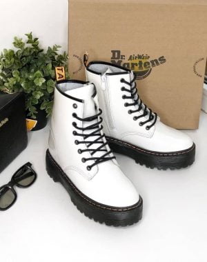 Женские ботинки в стиле Doctor Martens  белые