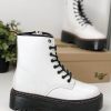 Женские ботинки в стиле Doctor Martens  белые