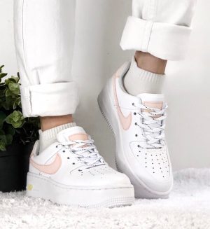 Белые низкие кроссовки Nike Air Forse 1 Sage