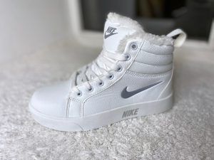 Белые кеды Nike с мехом