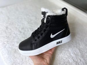 Nike черные c белым с мехом