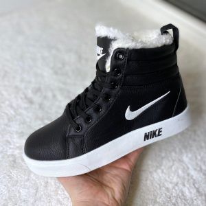 Черные c белым кеды Nike с мехом