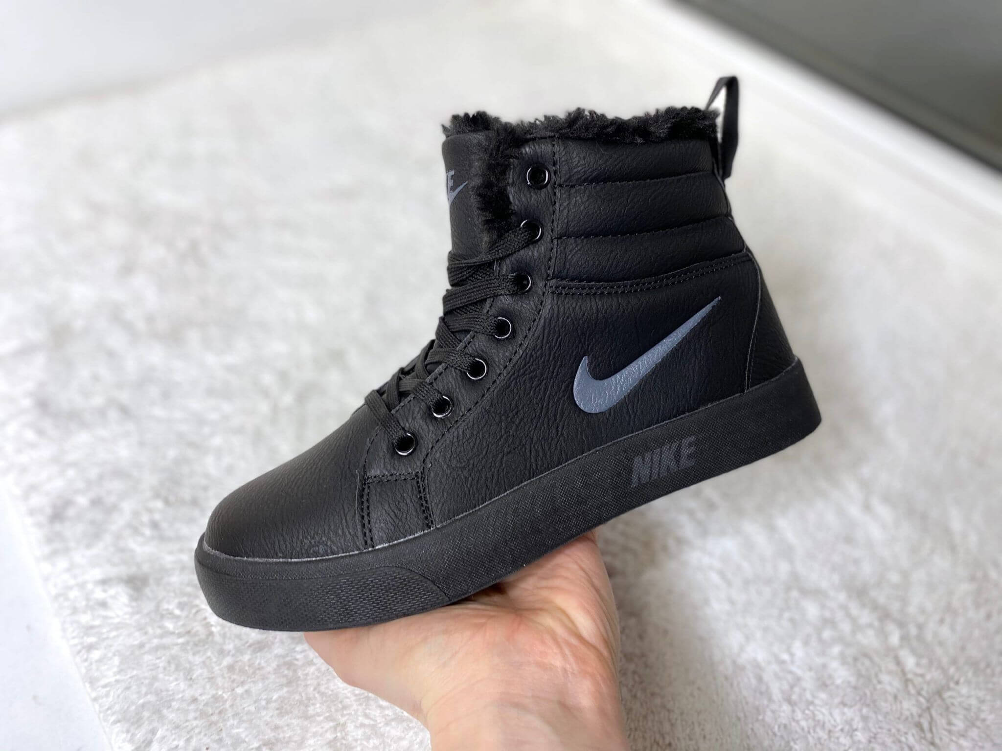 Кеды Nike высокие черные с мехом купить онлайн в дисконте в СПб