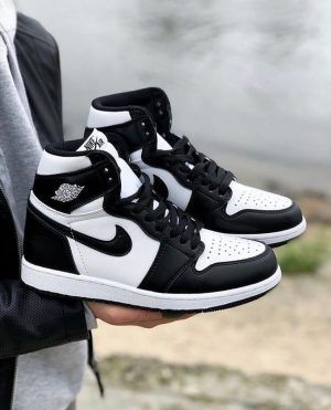 Кроссовки Nike Air Jordan 1 белые с черным