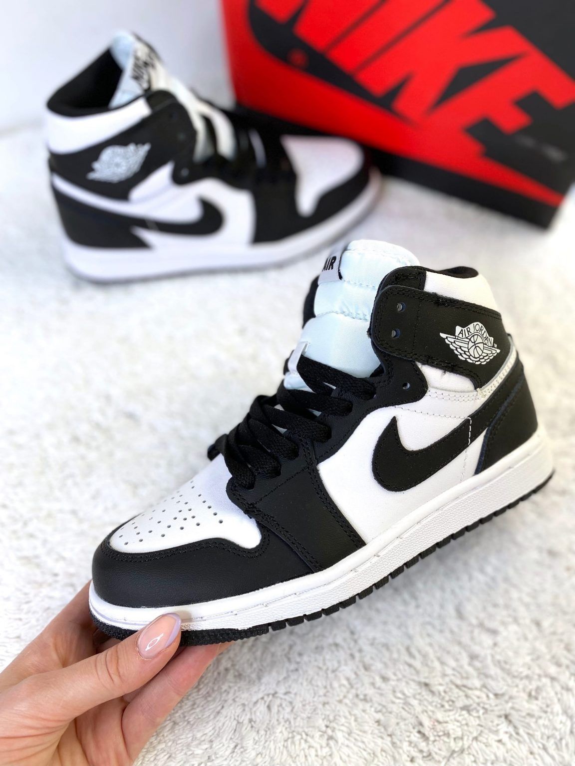 Кроссовки Nike Air Jordan 1 белые с черным купить онлайн СПб