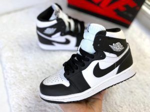 Кроссовки Nike Air Jordan 1 белые с черным
