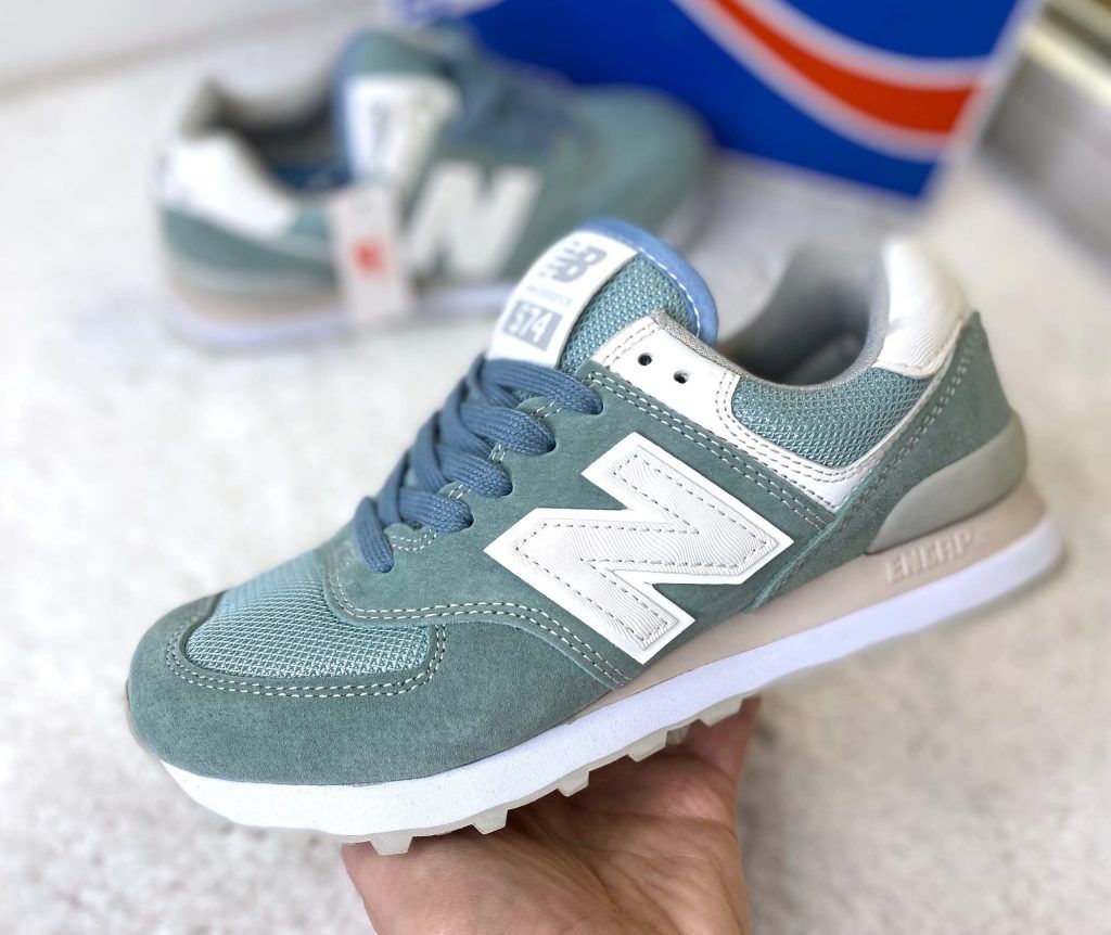 Кроссовки New Balance (Нью Баланс) 574 женские голубые Ирис