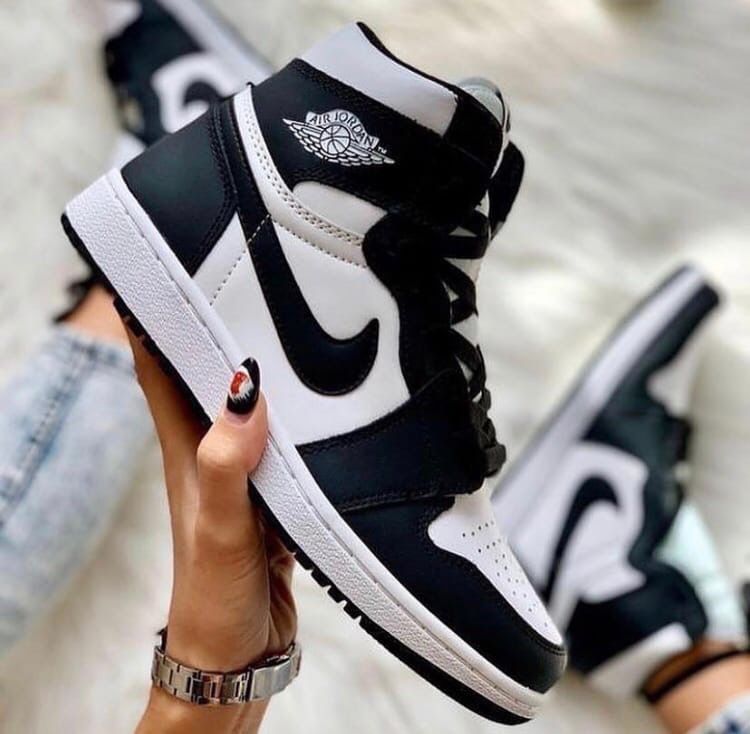 Кроссовки с мехом Nike Air Jordan черно-белые купить в СПб