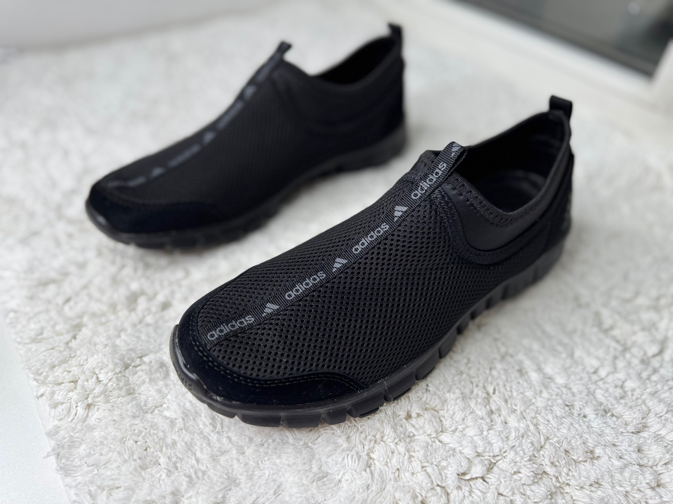 Adidas черные без шнурков