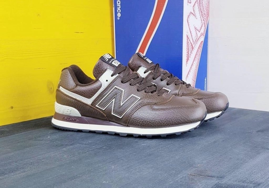 Кроссовки темно-коричневые кожаные New Balance 574 в СПб