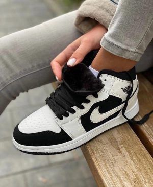 Кроссовки Nike Air Jordan черно-белые с мехом 2