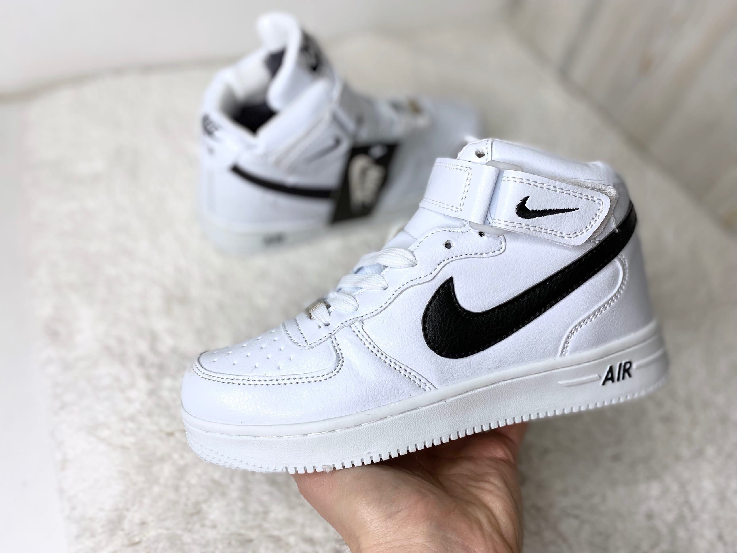 Зимние высокие кроссовки Nike Air Force белые с черным СПб