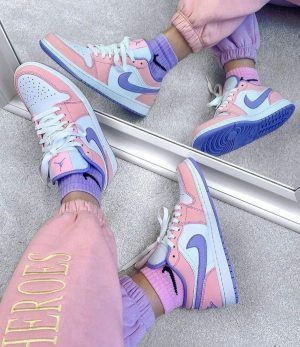 Кеды Nike Air Jordan 1 Low розовые с фиолетовым