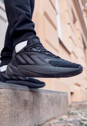 Кроссовки Adidas Ozelia черные