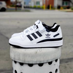 Кеды Adidas Forum Low белые с черными полосками