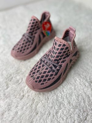 Детские кроссовки в Адидас Изи розовые