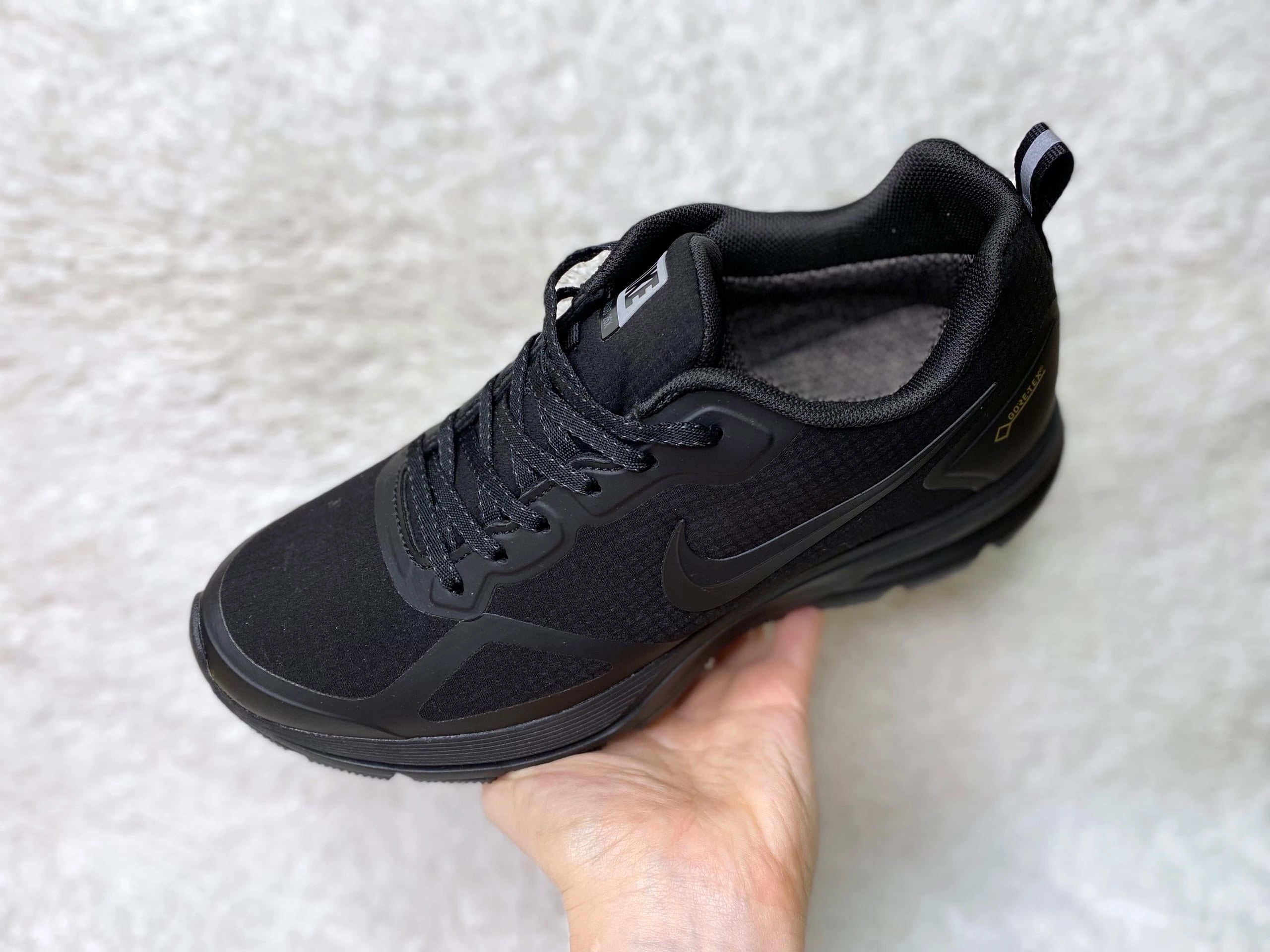 Купить утепленные черные кроссовки Nike Gore-Tex в Санкт-Петербурге