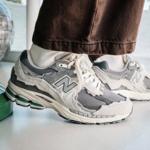 New Balance 2002R светло-серые