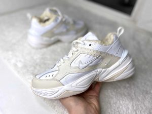 Кроссовки Nike Tekno белые с мехом