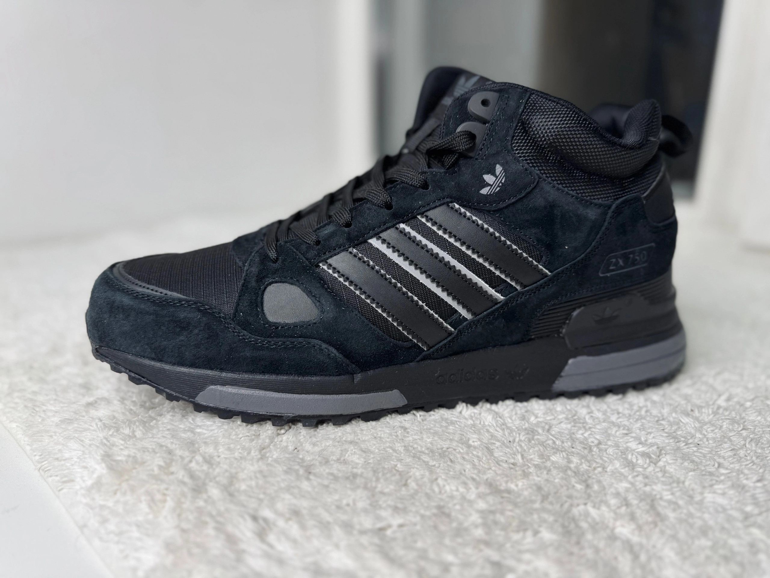 Кроссовки Adidas ZX 750 черные с мехом