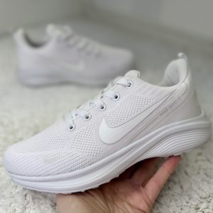 Кроссовки Nike Shield белые