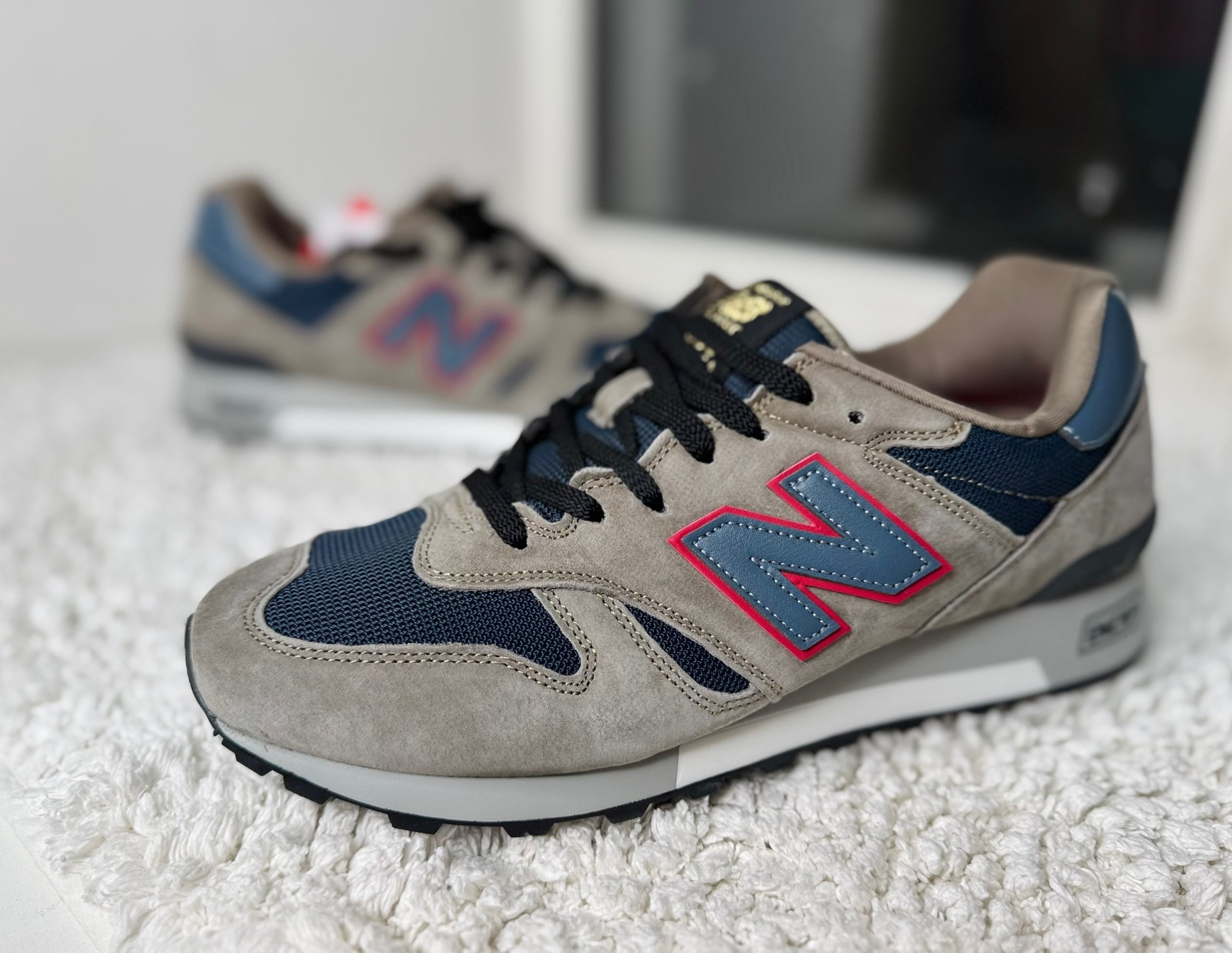 New Balance 1300 бежевые с красным