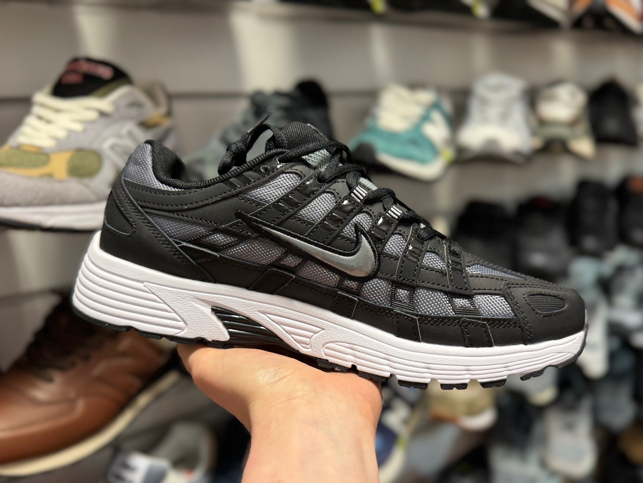 Nike P-6000 черные с белым
