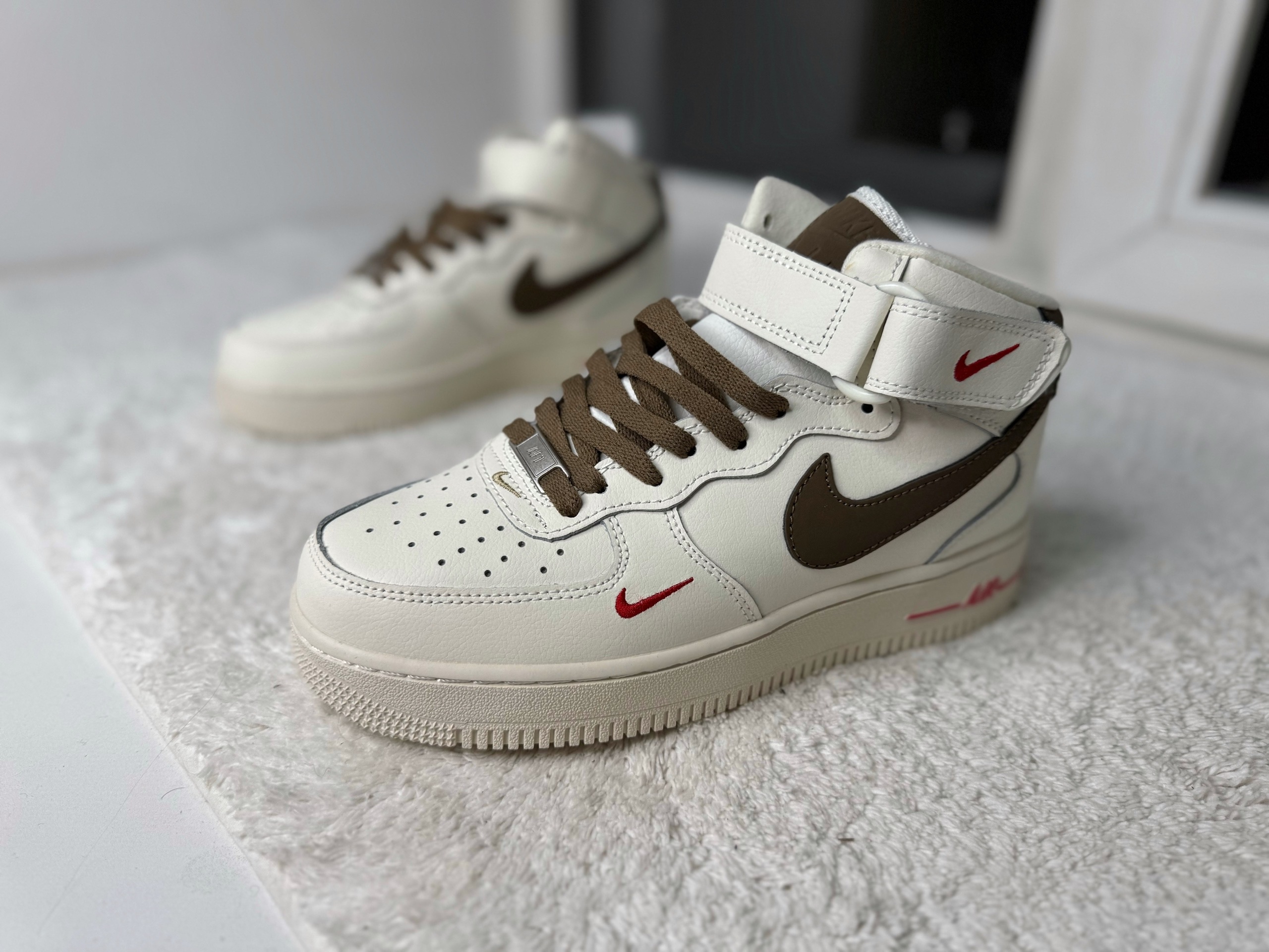 Nike Air Force LV8 бежевые с мехом