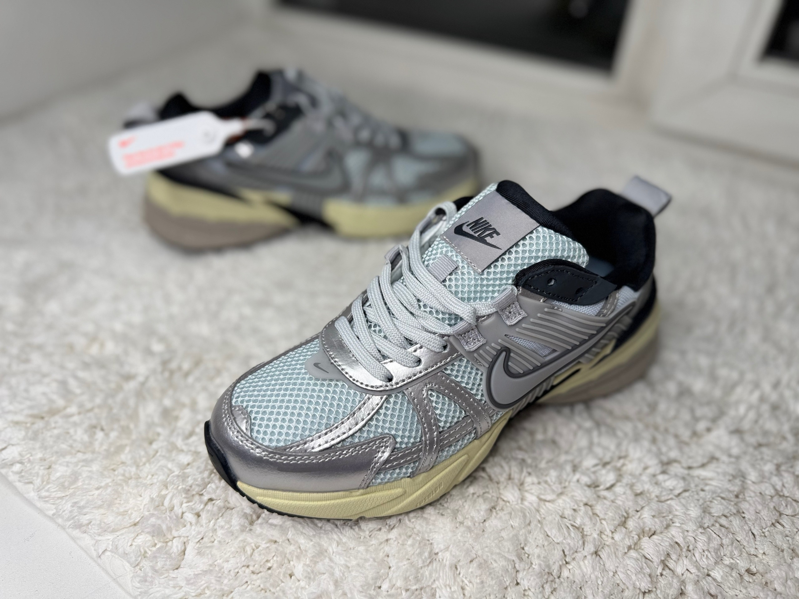 Nike V2K Run серые Nike V2K Run серые