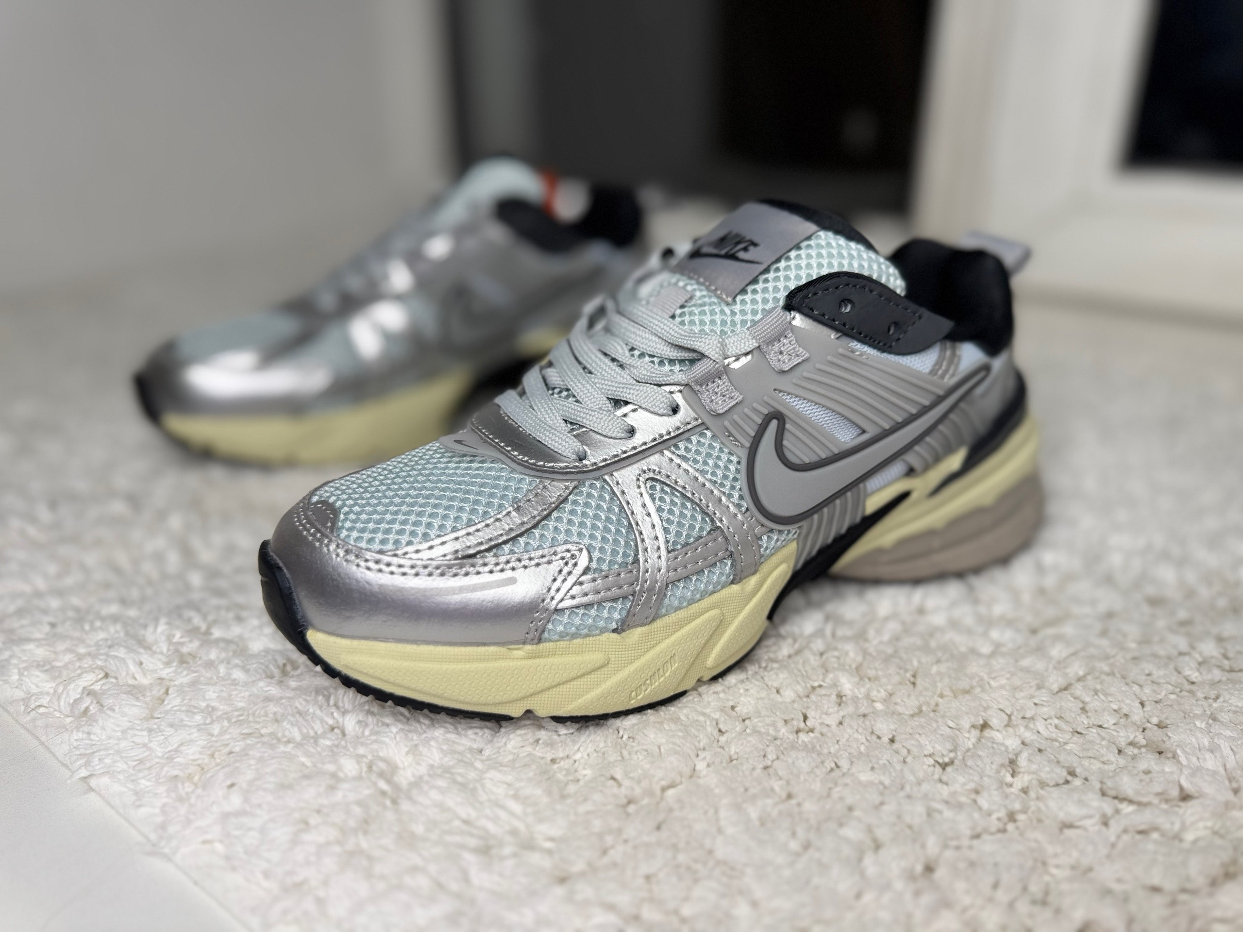 Nike V2K Run серые Nike V2K Run серые