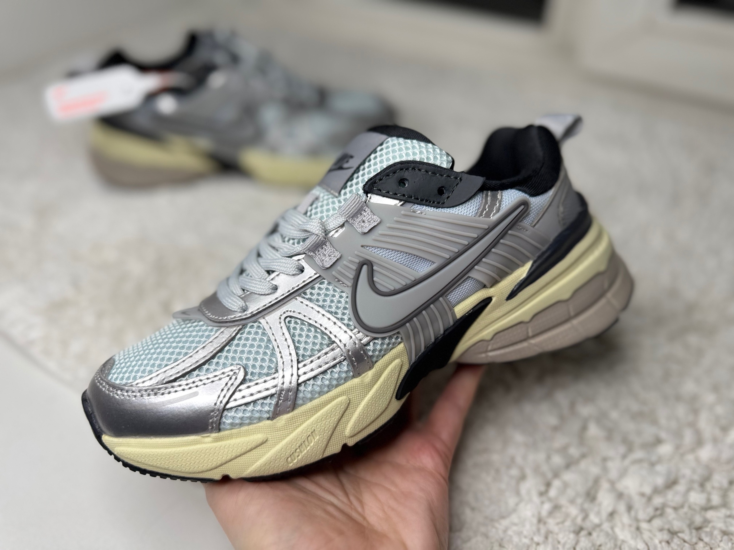 Nike V2K Run серые Nike V2K Run серые