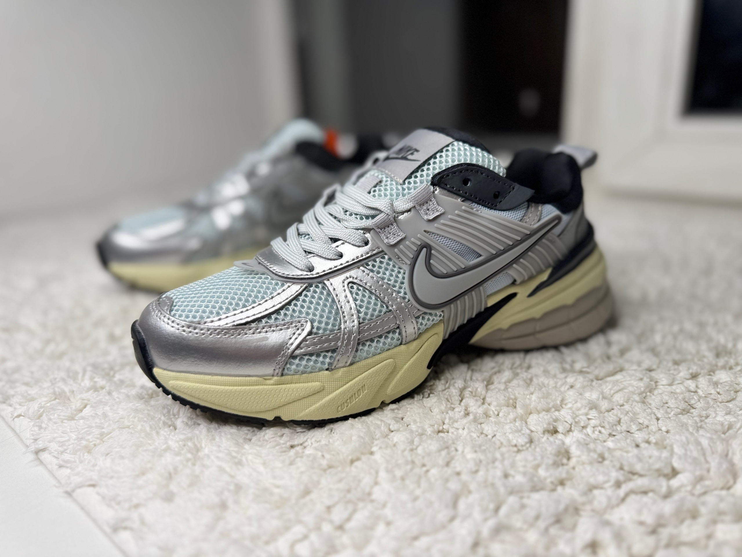 Nike V2K Run серые Nike V2K Run серые