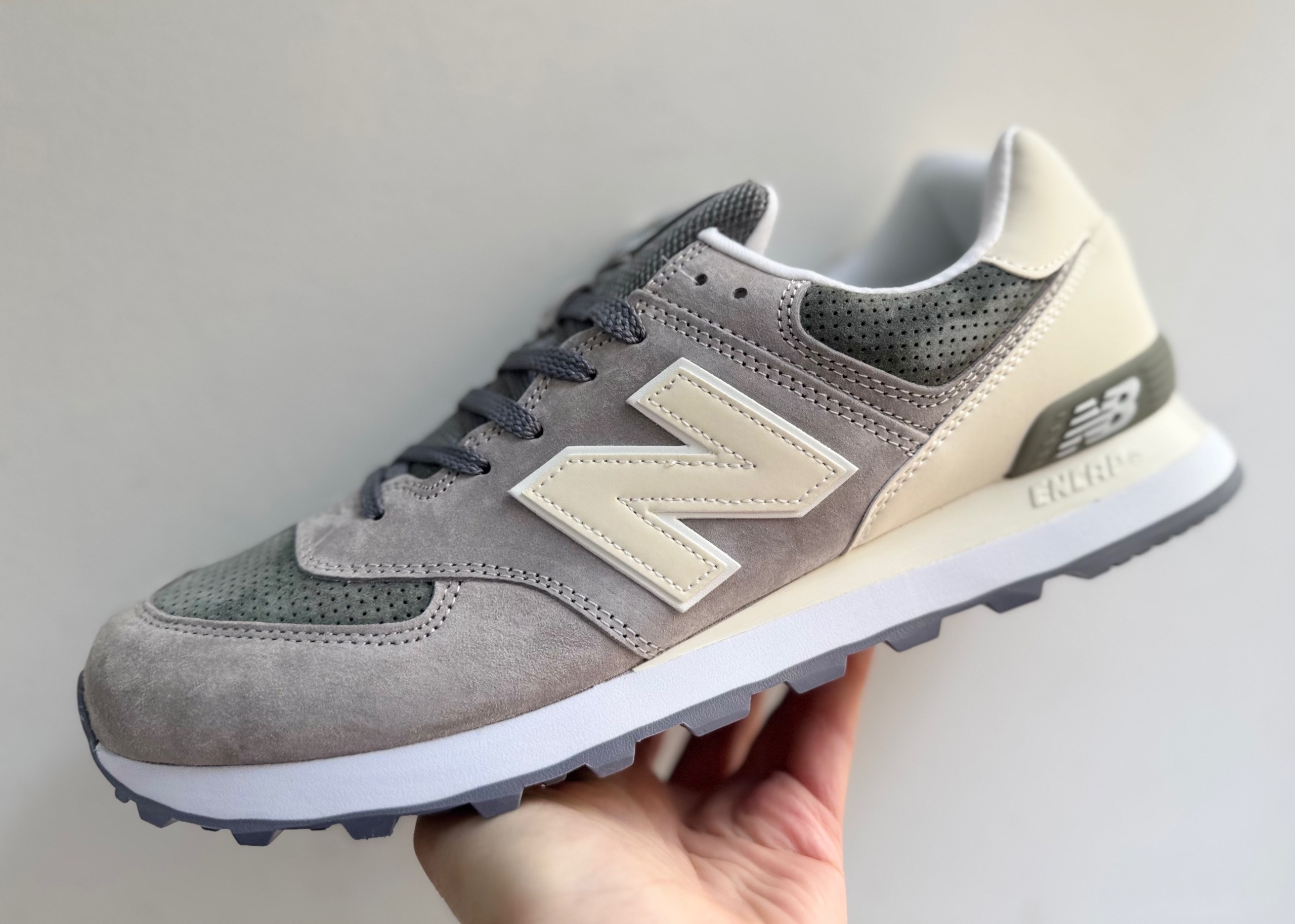 New Balance 574 Великан серые с белым