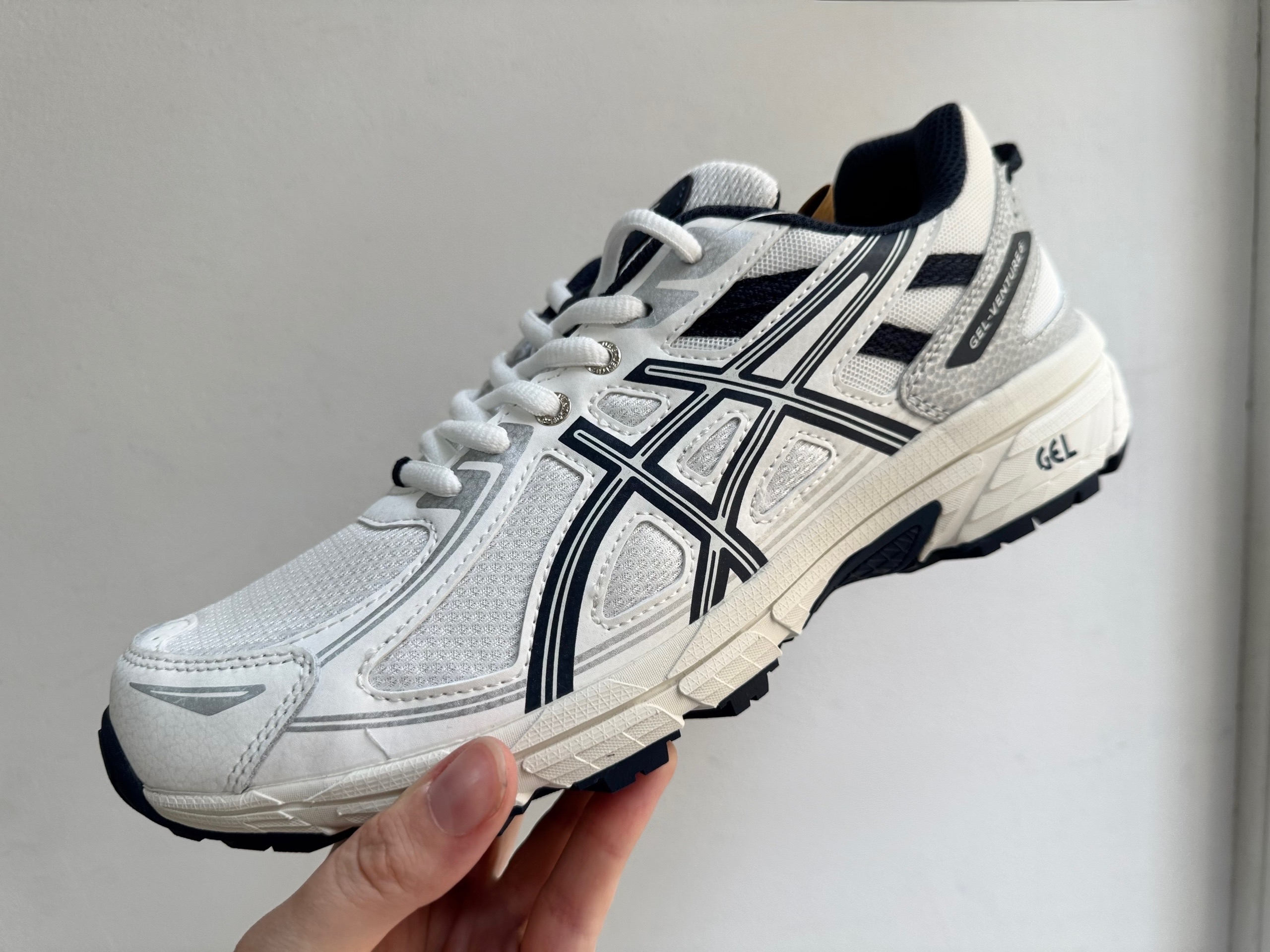 Asics Gel-Venture 6 белые