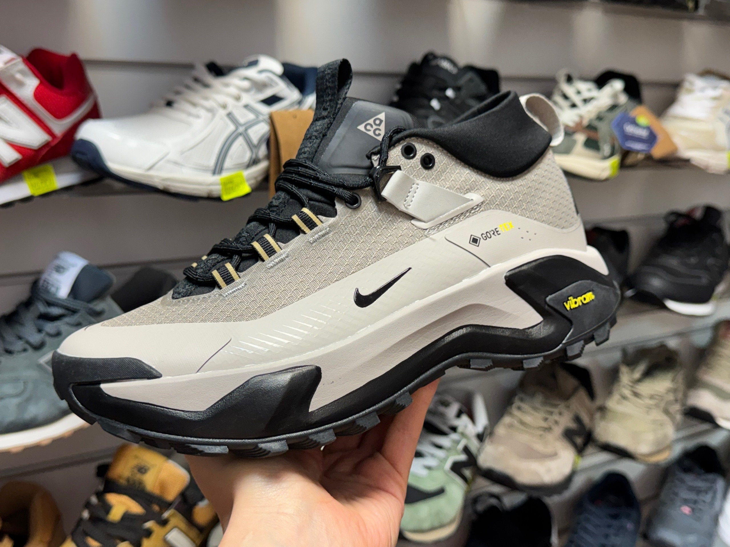 Nike ACG Zegama Hike Gore-tex бежевые