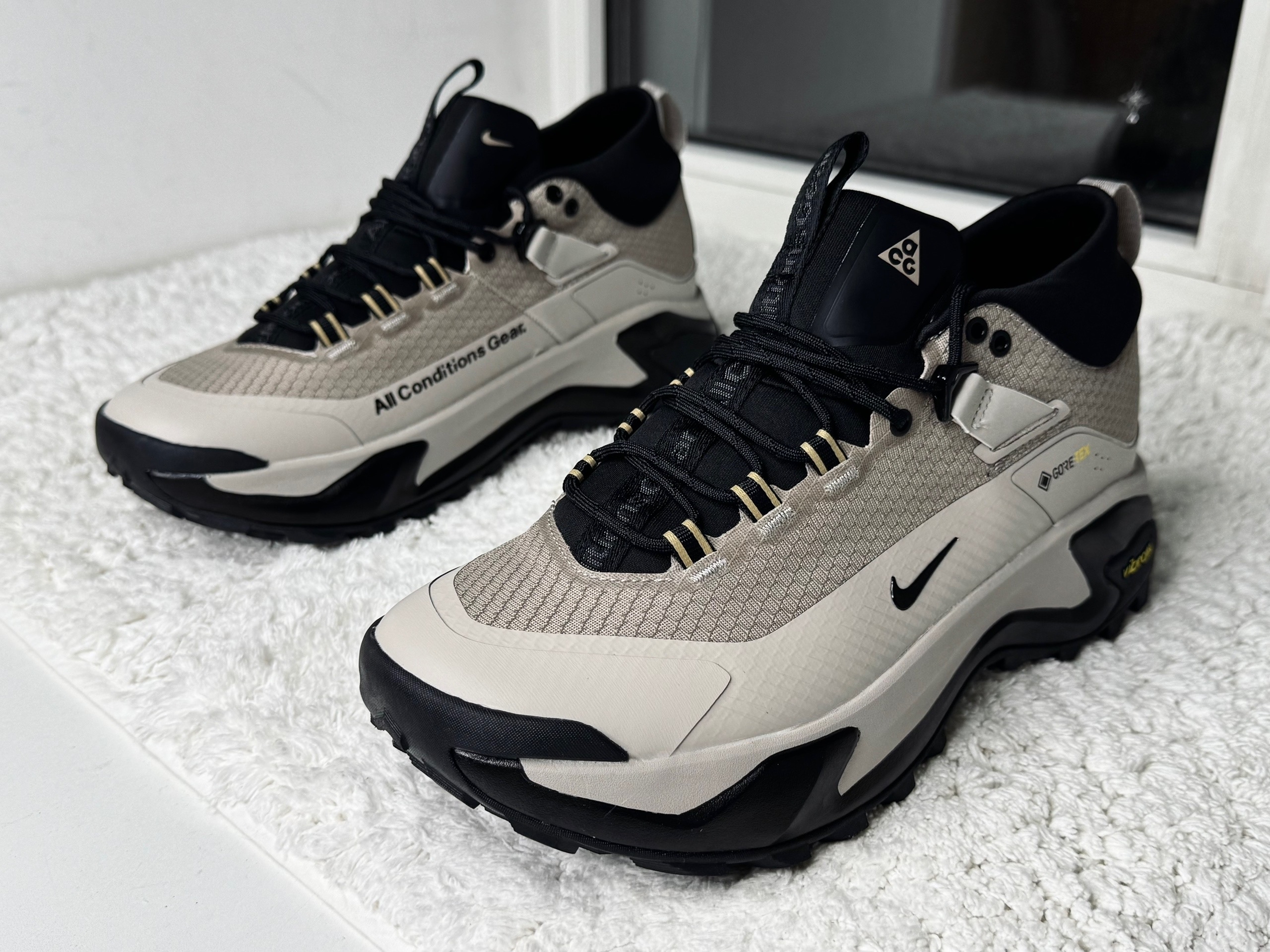 Кроссовки Nike ACG ZoomX Gore-Tex Black Beige Кроссовки Nike ACG ZoomX Gore-Tex Black Beige