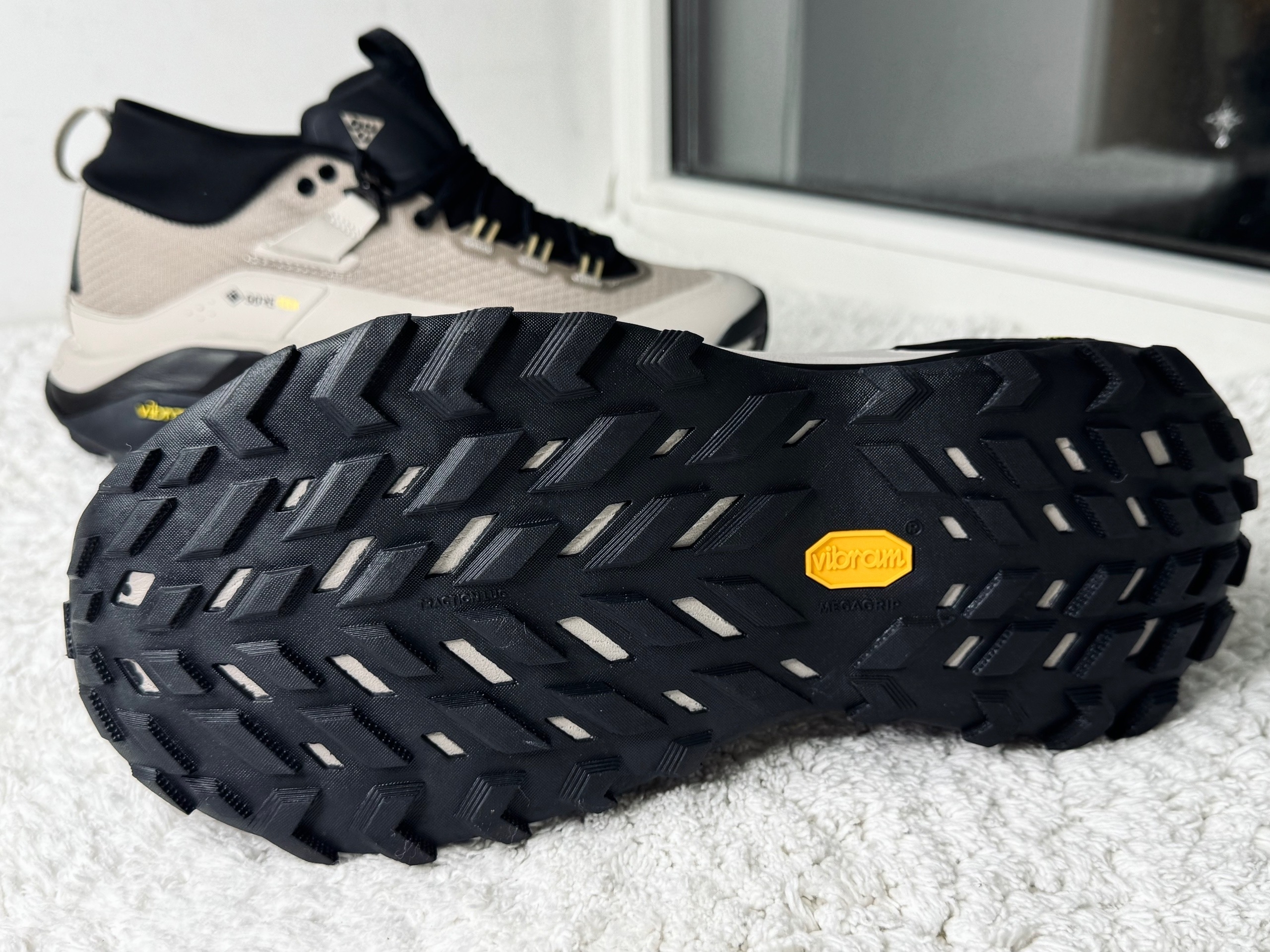 Кроссовки Nike ACG ZoomX Gore-Tex Black Beige Кроссовки Nike ACG ZoomX Gore-Tex Black Beige