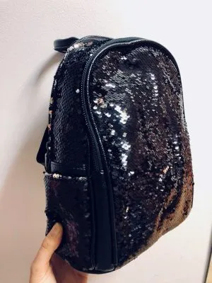 Женский рюкзак черный с паетками R04