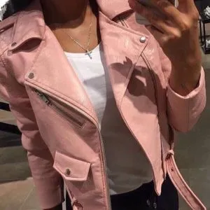 Кожаная куртка розовая