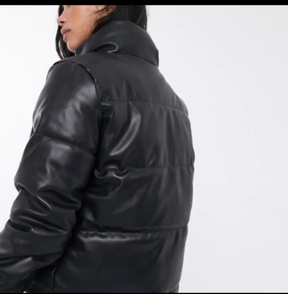 Женская куртка дутая кожаная черная