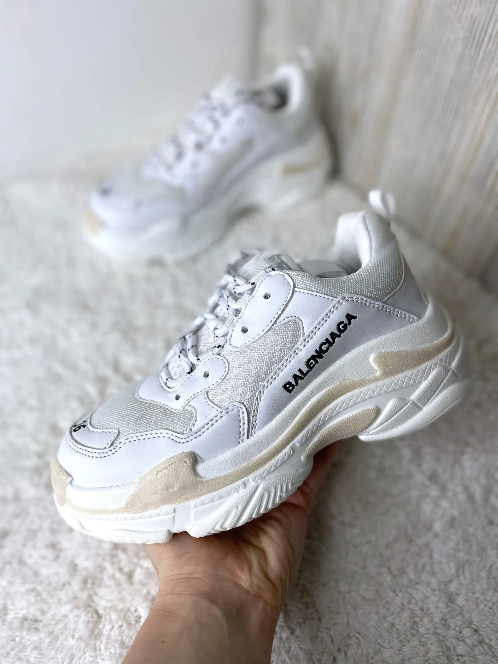 Женские Balenciaga Triple S белые Женские Balenciaga Triple S белые