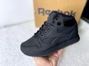 Ботинки кроссовки Reebok черные с мехом Schwarz