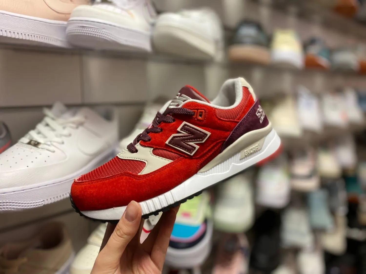 Женские New Balance 530 красные